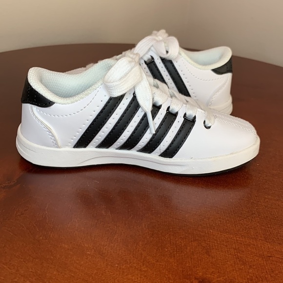 K-Swiss Children’s size 11.5 Shoes - Picture 6 of 11
